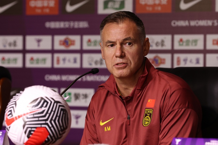 东体谈中方教练加入中国女足团队:更易沟通,技战术也能带来补充